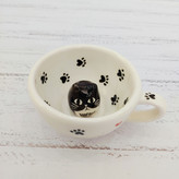 ماگ سرامیکی سورپرایزی دست ساز عروسکی گربه تاکسیدو نارنگی سرام
